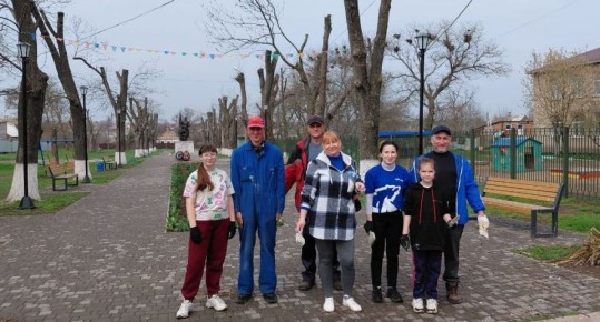 Субботник в Луначарском: Вместе создаем чистоту и красоту!
