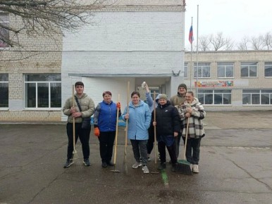 Субботник в СОШ Новопетровки