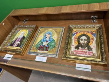 Вышитые «Святые образы Руси» представили в Бердянске