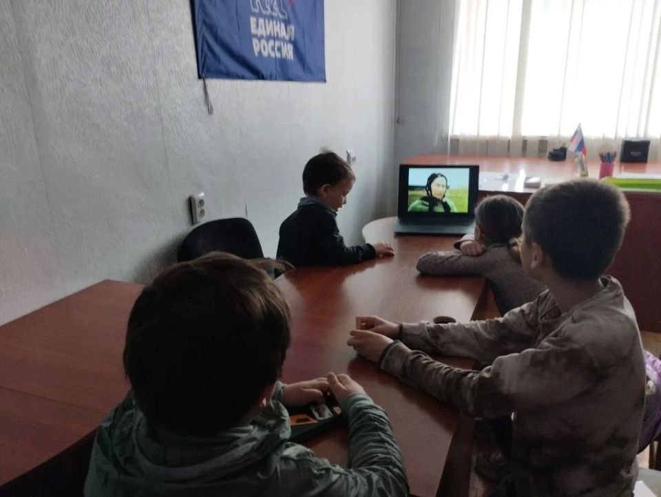 В ГБУ "Комплексный центр социального обслуживания населения" Министерства труда и социальной политики Запорожской области, в отделении социальной помощи семьям с детьми обособленного подразделения г. Бердянск в с. Азовское...