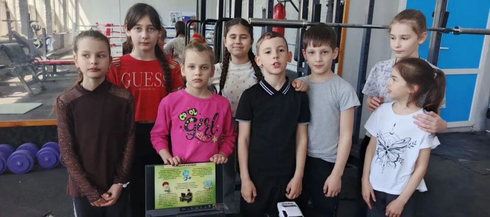В селе Адровка обсудили правила безопасного поведения в интернете