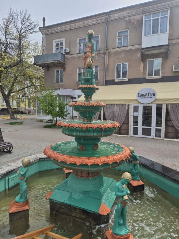 В Бердянске восстановили ещё один фонтан на пр. Ленина