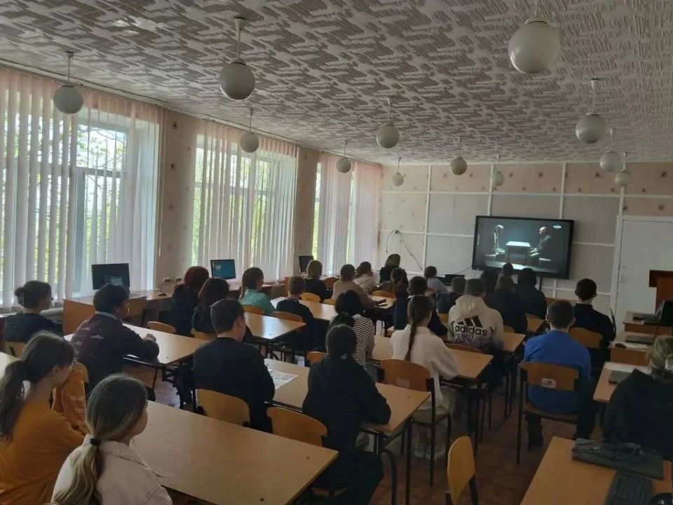 Молодежь против предательства: Показ документального фильма "Предательство" в школе Нововасильевки