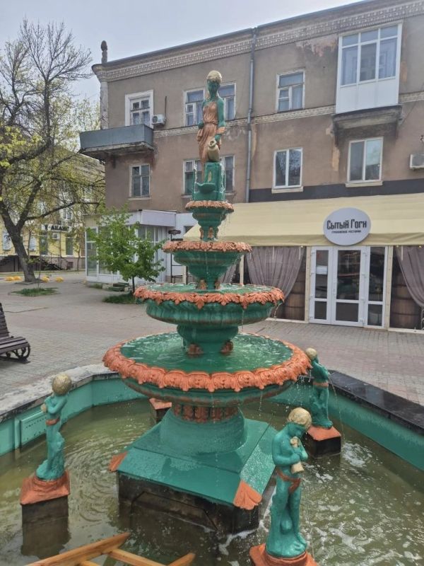 В Бердянске восстановили ещё один фонтан на пр. Ленина