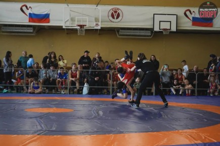 Кубок Победы по спортивной борьбе прошел в Спортивной школе имени Назарова Е.И. г.Бердянск