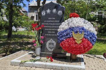 Сотрудники Росгвардии почтили память павших воинов-героев в Запорожской области
