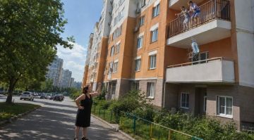 Шутка ли это? Юрист объяснила, какое наказание грозит подросткам за опасные игры у окон
