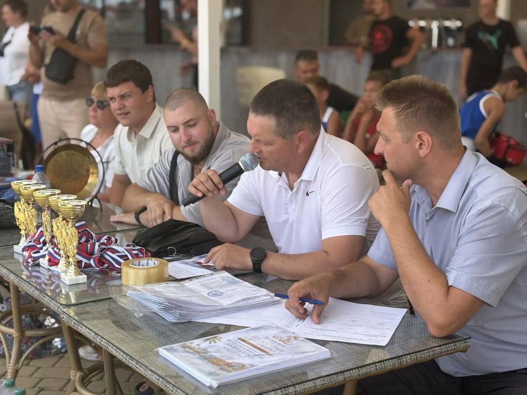 В Бердянске состоялся Кубок Азовского моря по боксу, посвящённый памяти тренера Виктора Намлиева