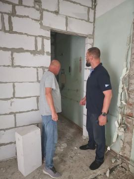 Глава округа и первый заместитель главы проинспектировали ход ремонта в ДК села Дмитровка