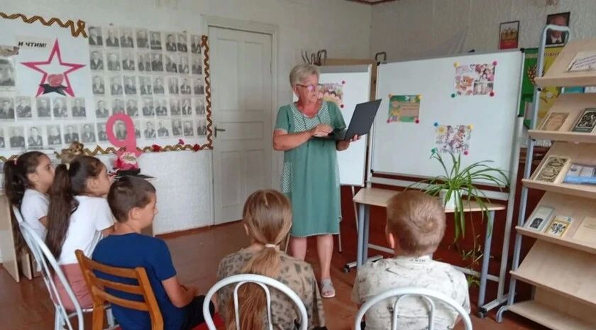 В библиотеке села Бердянского округа провели брейнринг о безопасности на дорогах
