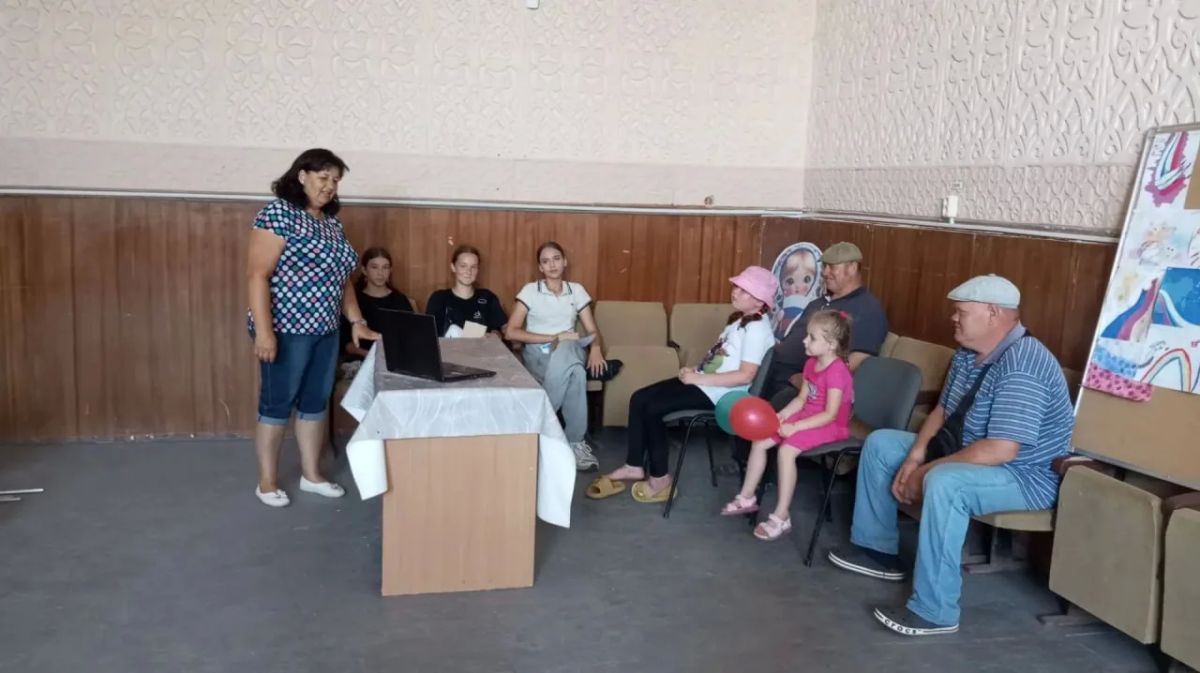 Видеолекторий «Путь героя» в Новопетровском ДК: говорим о настоящих победах!
