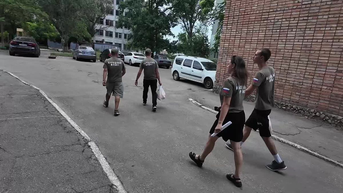 Команда Молодежка Народного фронта оказывает адресную помощь жителям Бердянска