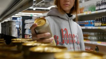 Рецидив в продуктовом. Продавщица продуктового магазина в Бердянске в марте была привлечена к уголовной ответственности за продажу алкоголя несовершеннолетнему