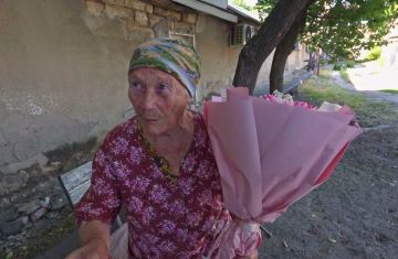 Ребенок войны из Бердянска поддерживает российских танкистов