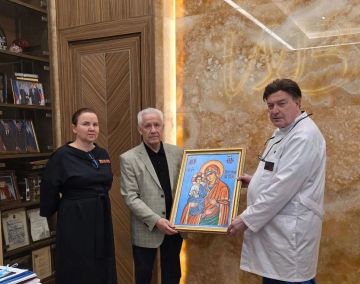 Икона Богородицы "Троеручица" Бердянская, написанная Александром Каминским передана нами в Ожоговый центр